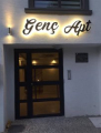 Genç Kız Apart